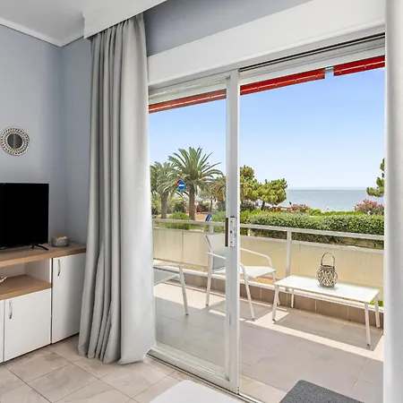 Lovely Seafront Apartment *