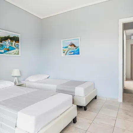 Lovely Seafront Apartment *